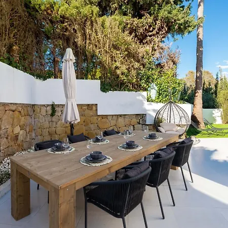 Apartment Vacation Marbella: Pet-friendly Ground Floor Near Puerto Banus *